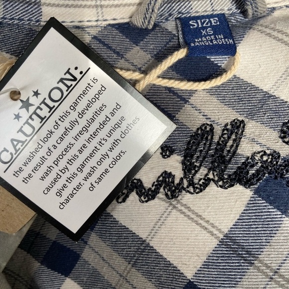 Plaid shirt women size xsmall - Picture 8 of 9